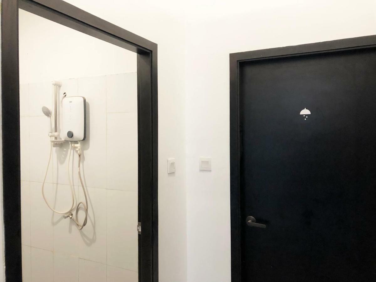 Hood Hostel Янгон Екстериор снимка