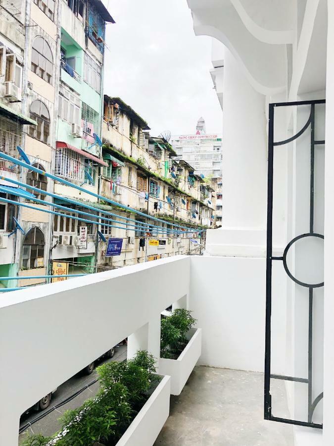 Hood Hostel Янгон Екстериор снимка